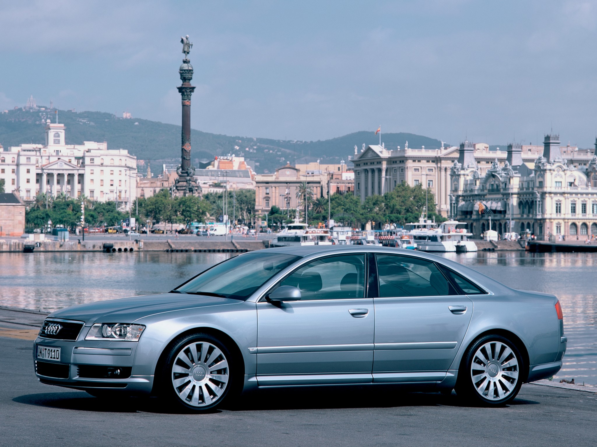 Audi A8 photo 28