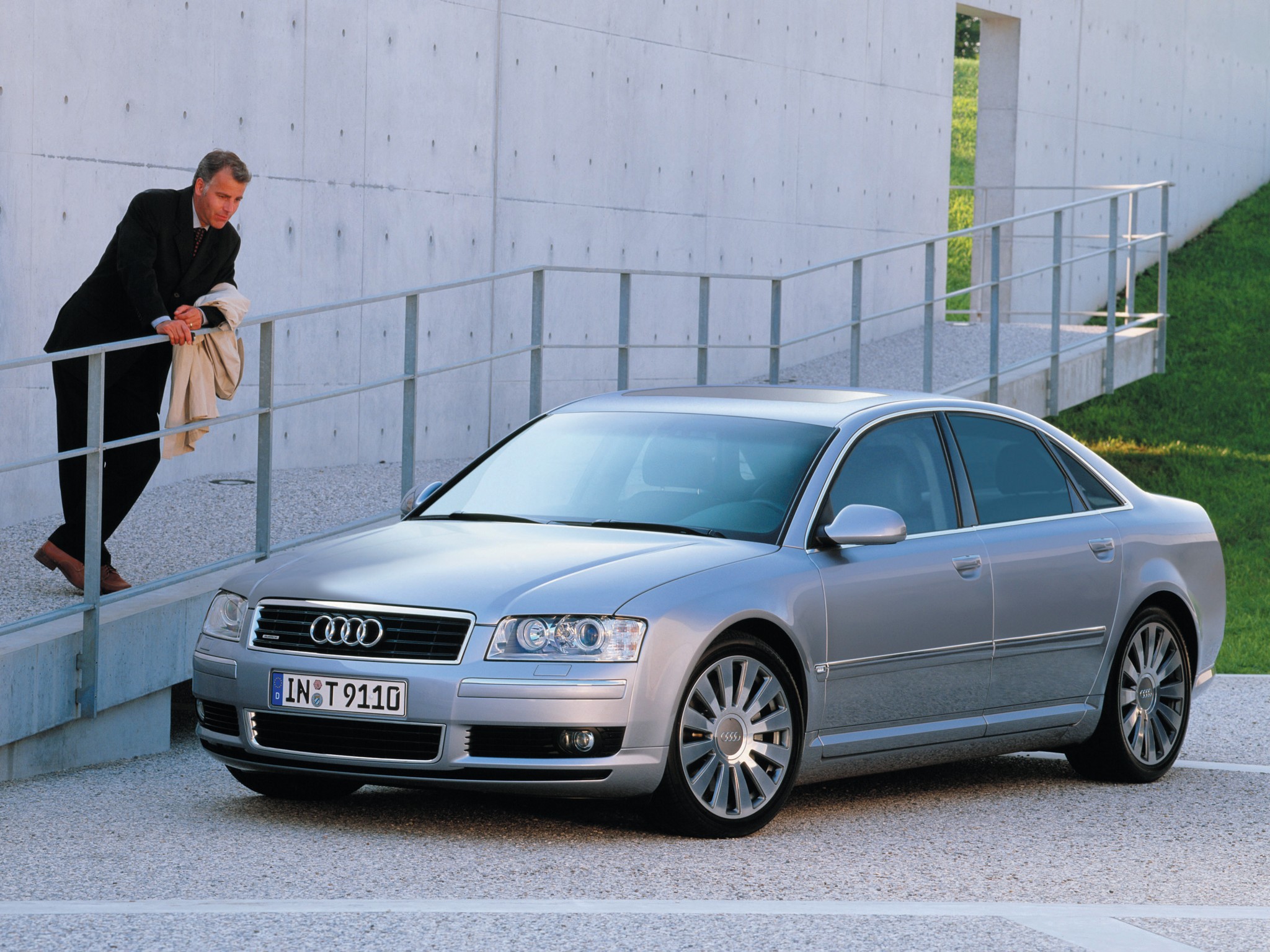Audi A8 photo 29