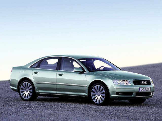 Audi A8 photo 30