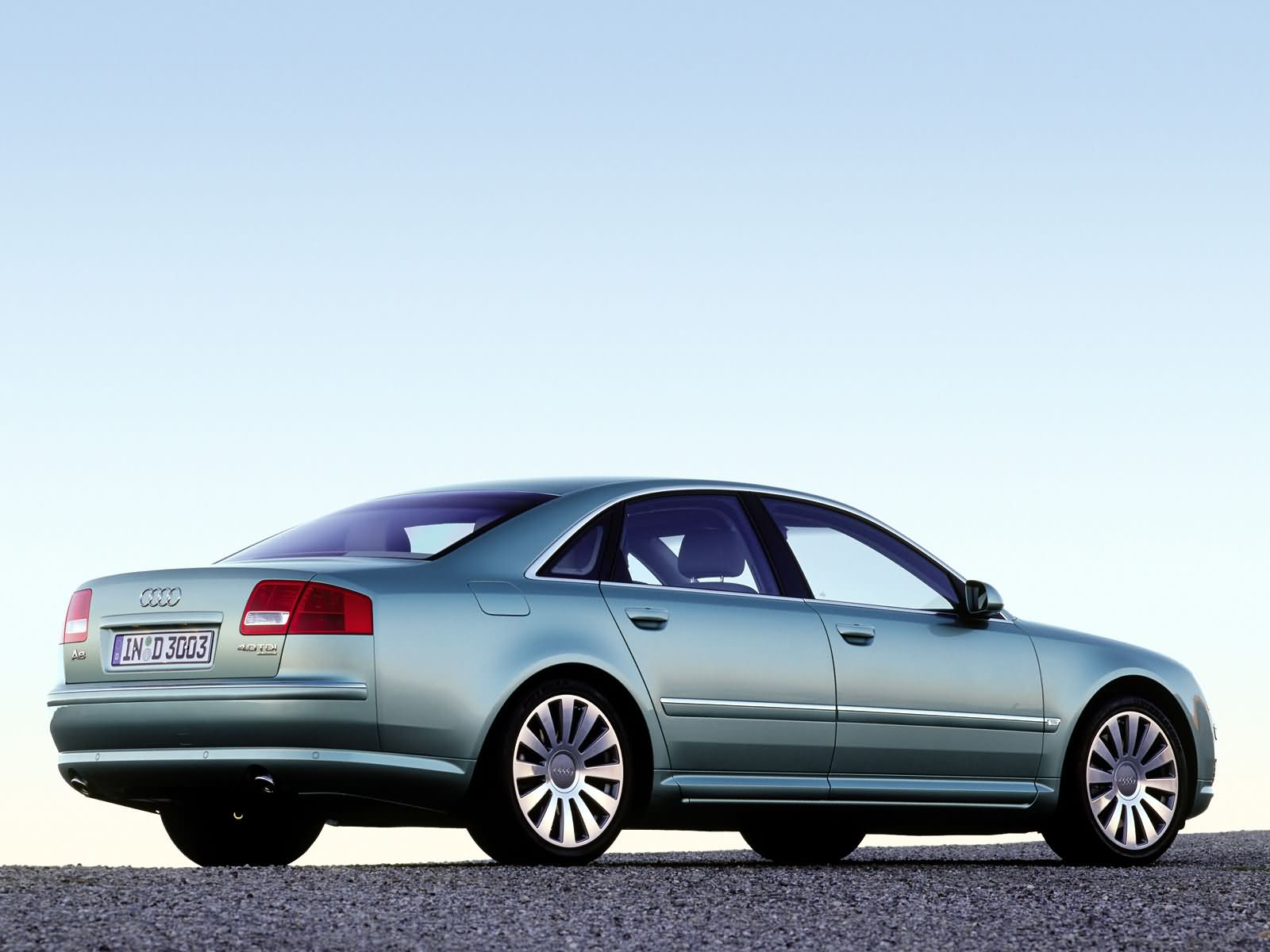 Audi A8 photo 32