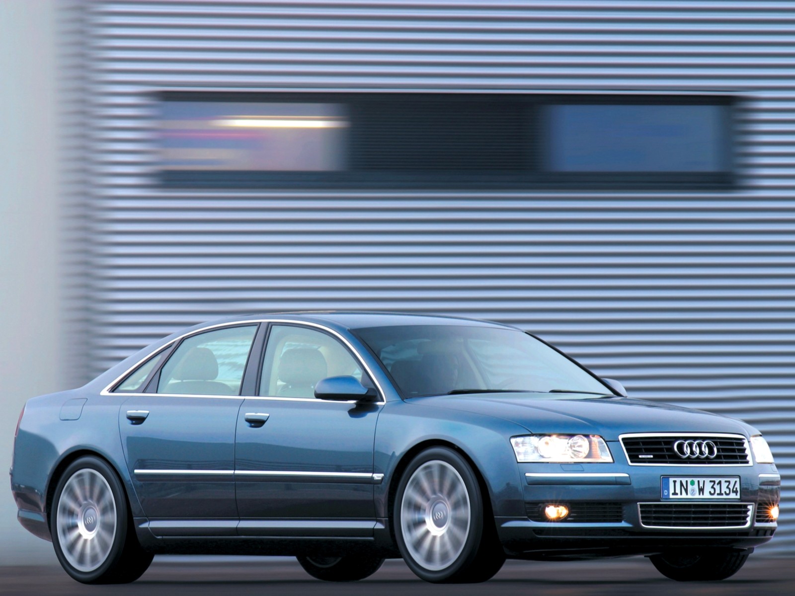 Audi A8 photo 34