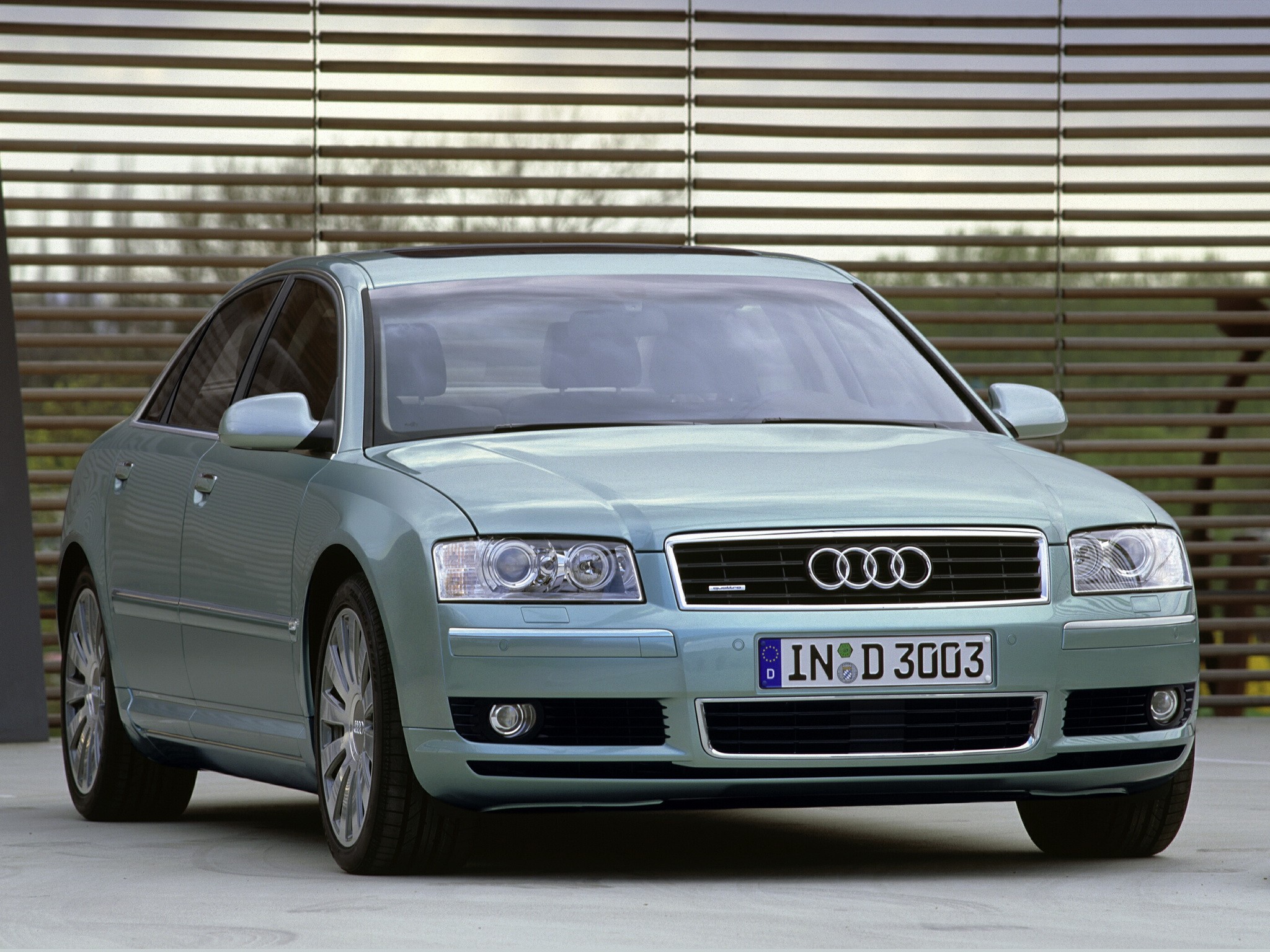 Audi A8 photo 35
