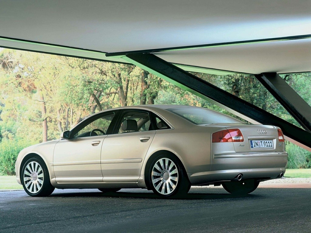 Audi A8 photo 36