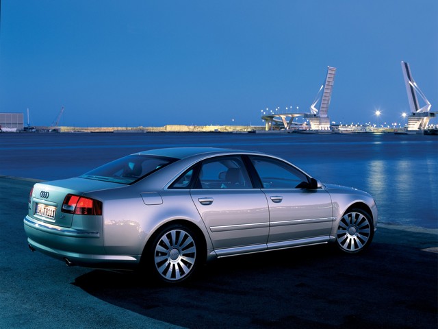 Audi A8 photo 40