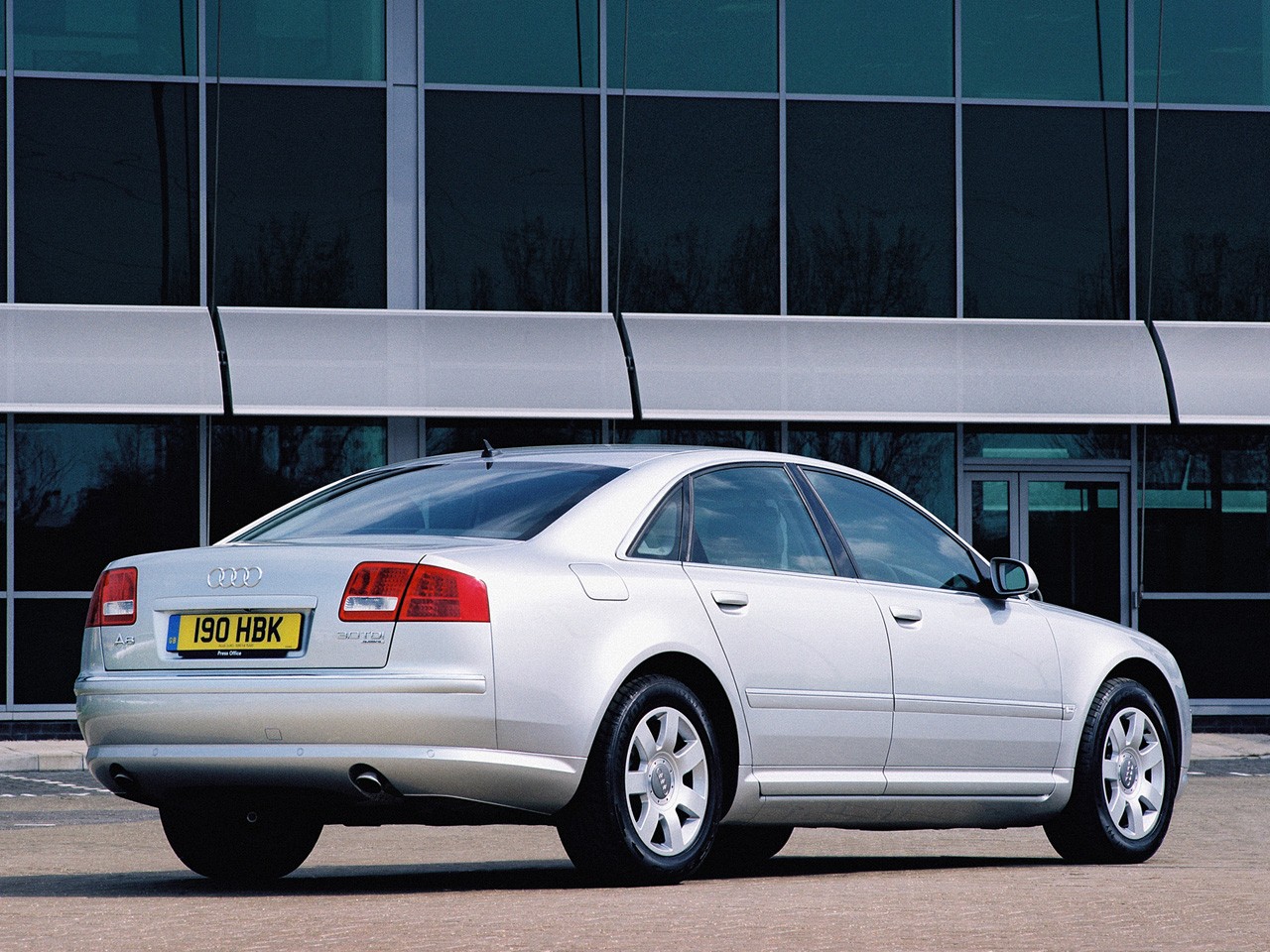 Audi A8 photo 42