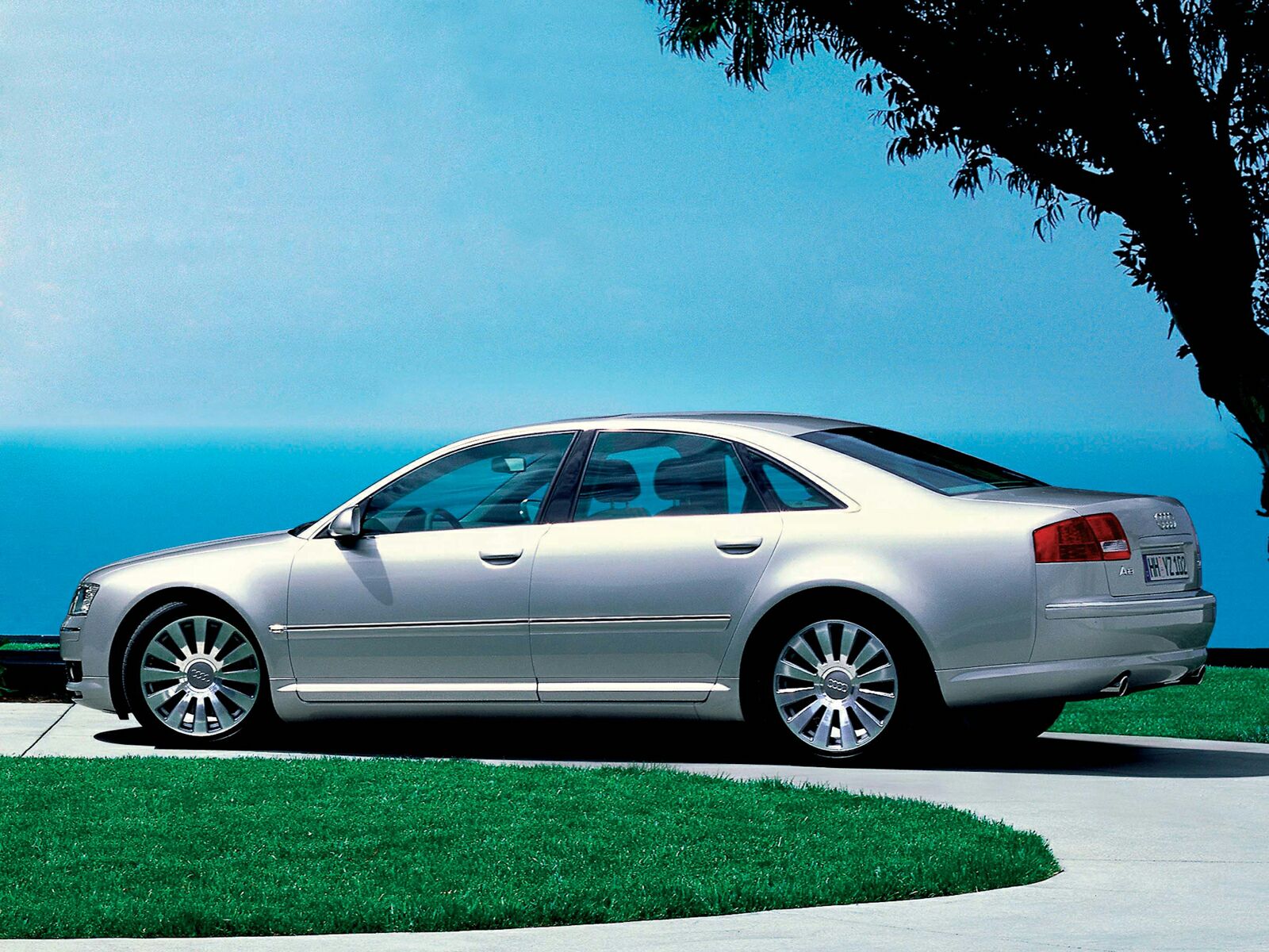 Audi A8 photo 48