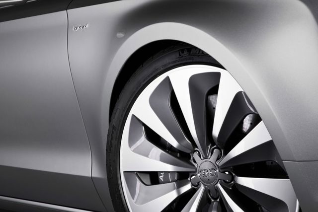 Audi A8 photo 29