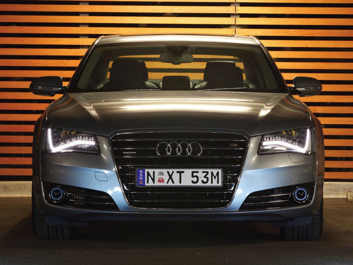Audi A8 photo 32
