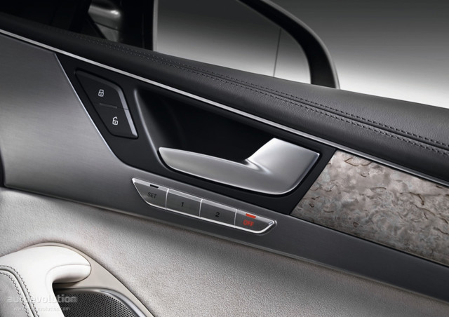 Audi A8 photo 53