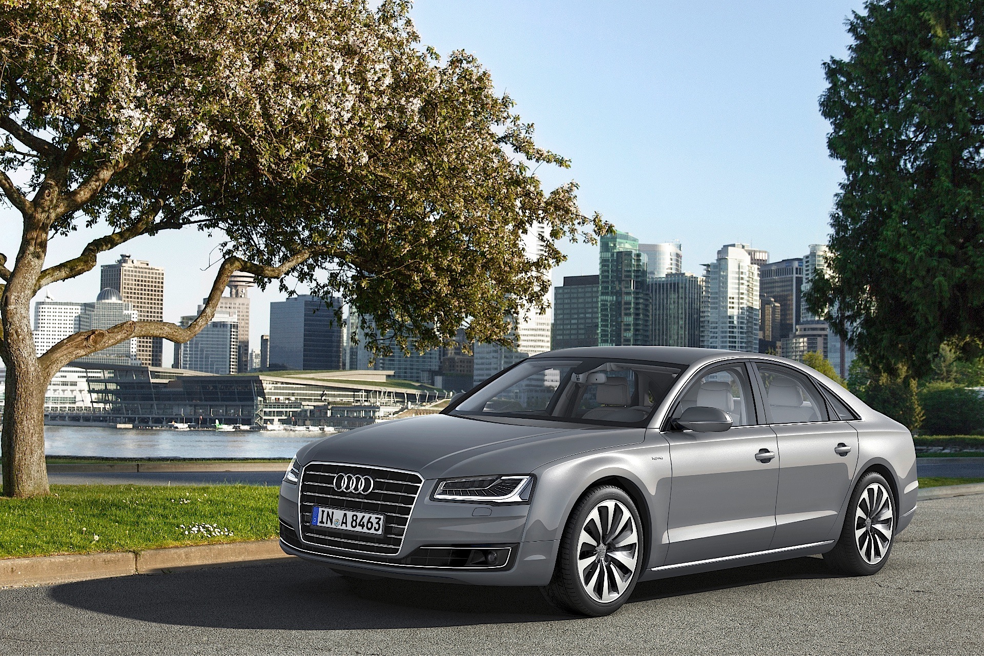 Audi A8 photo 4