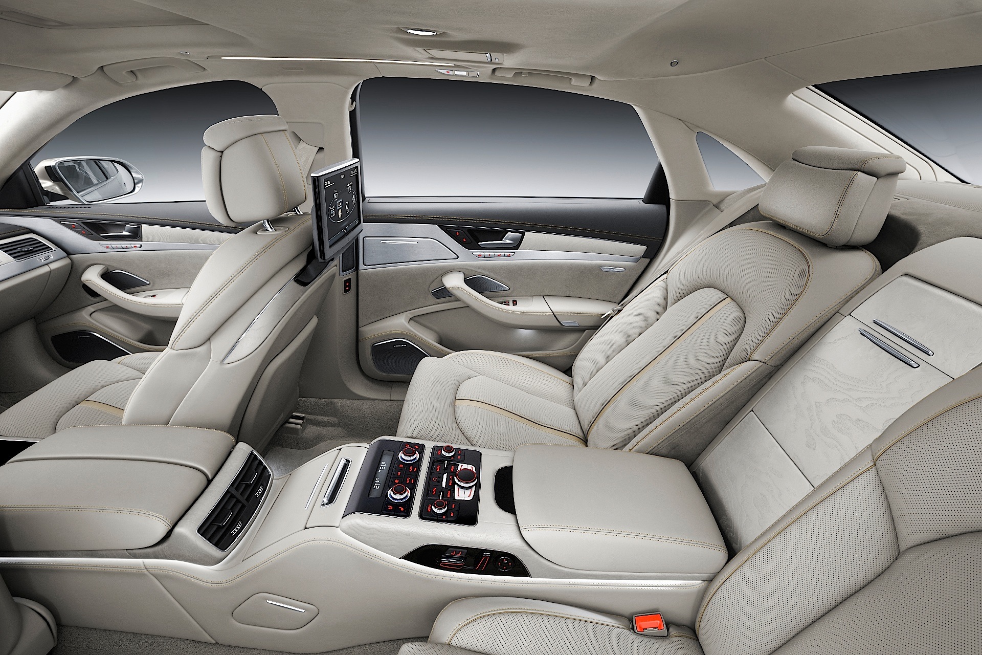 Audi A8 photo 39