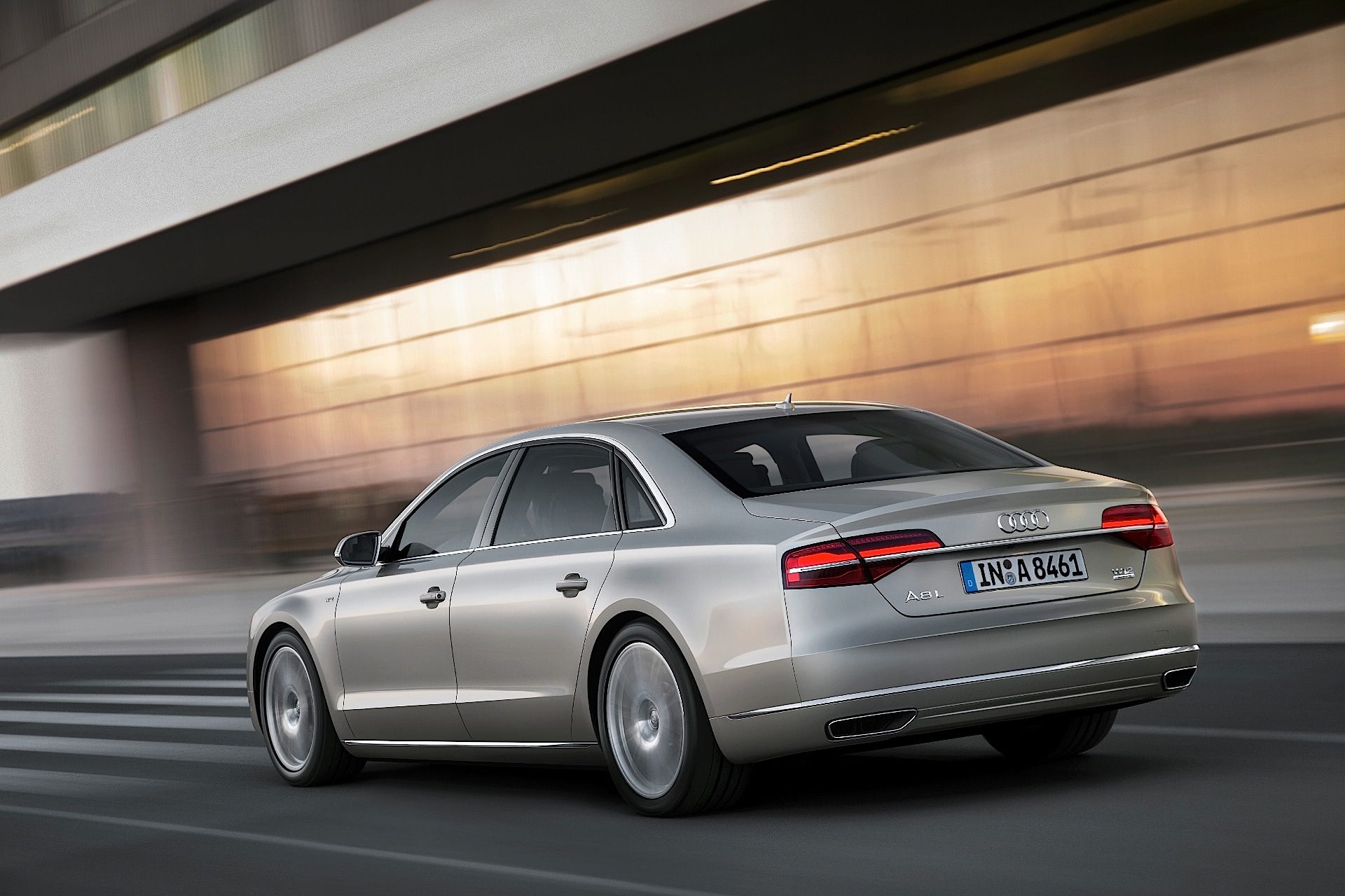 Audi A8 photo 10