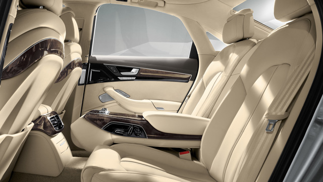 Audi A8 photo 30