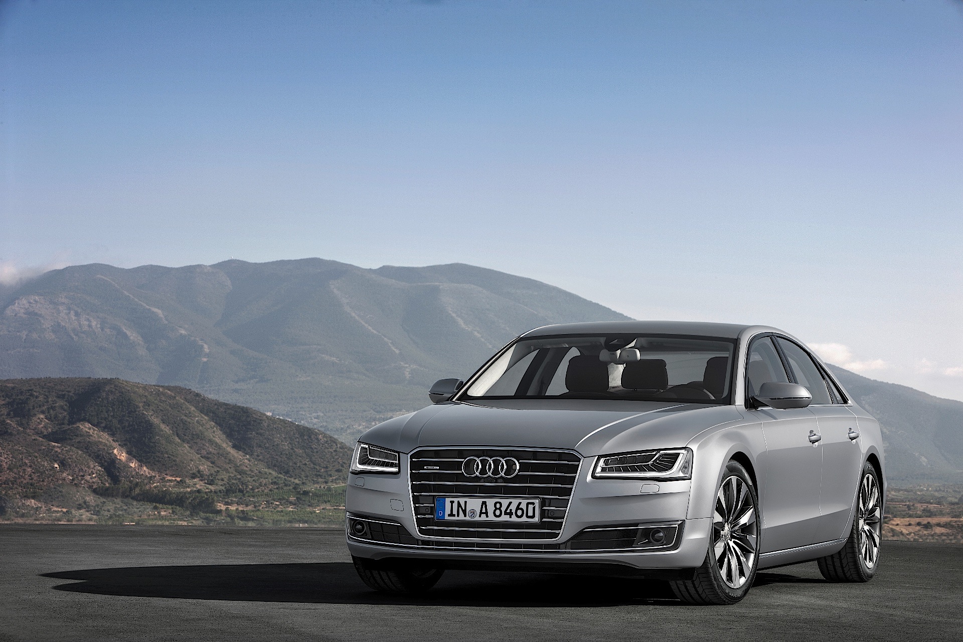 Audi A8 photo 18