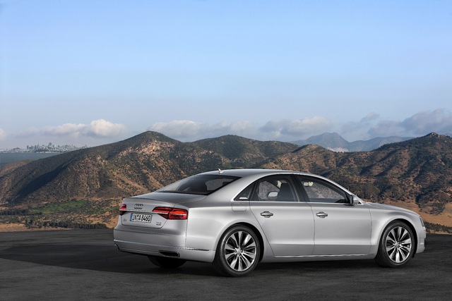 Audi A8 photo 19