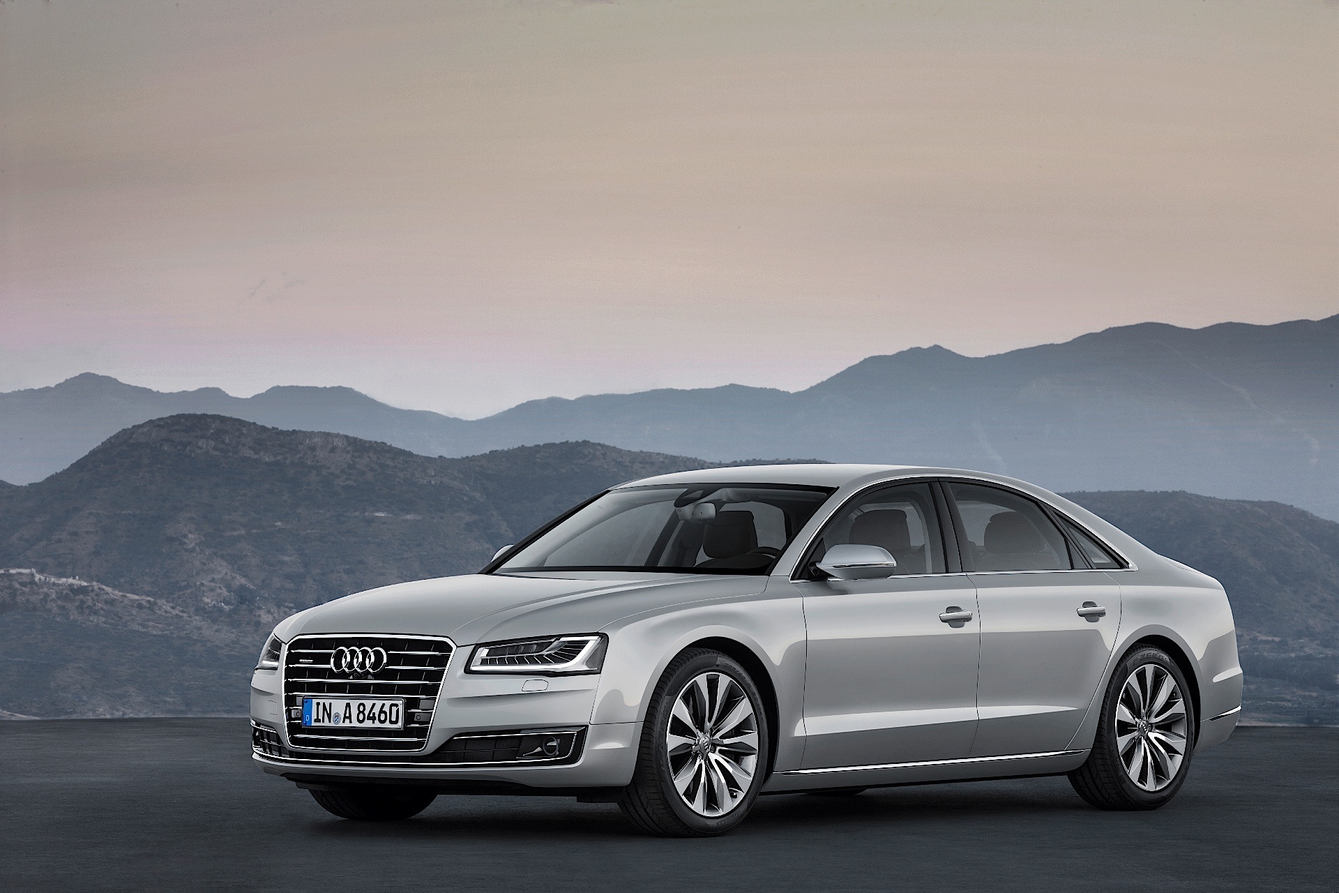 Audi A8 photo 21