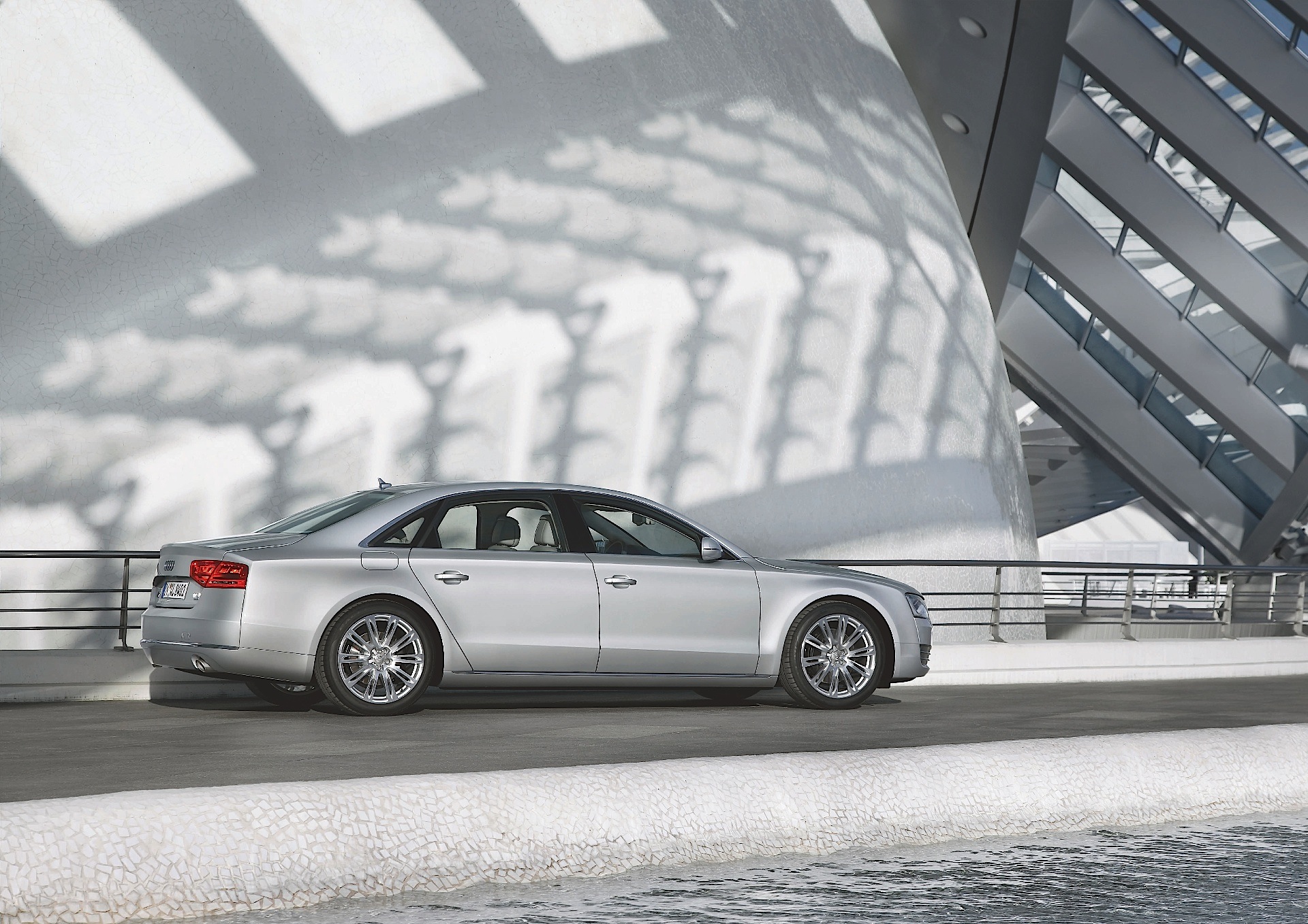 Audi A8 photo 10