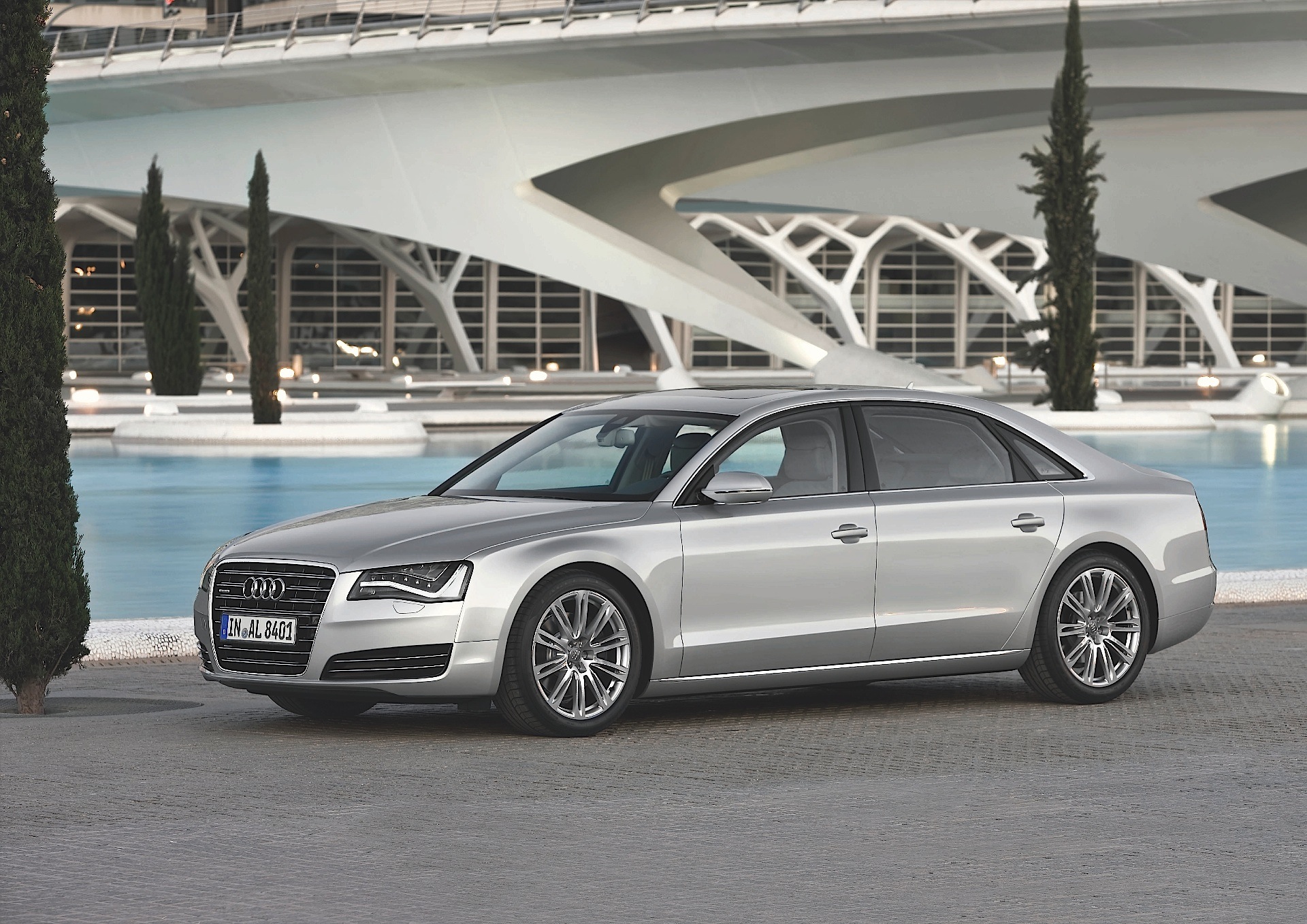 Audi A8 photo 2