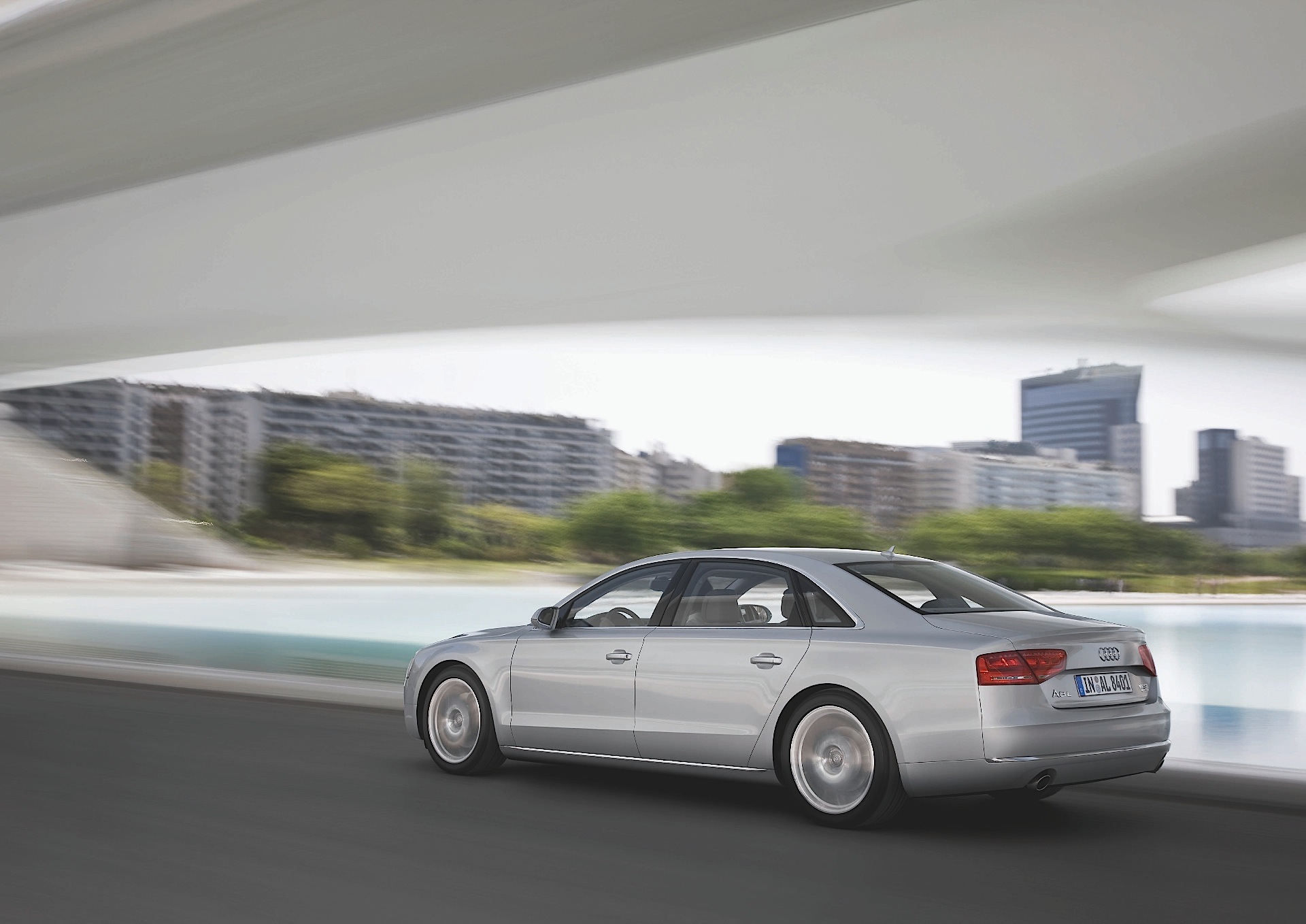 Audi A8 photo 21