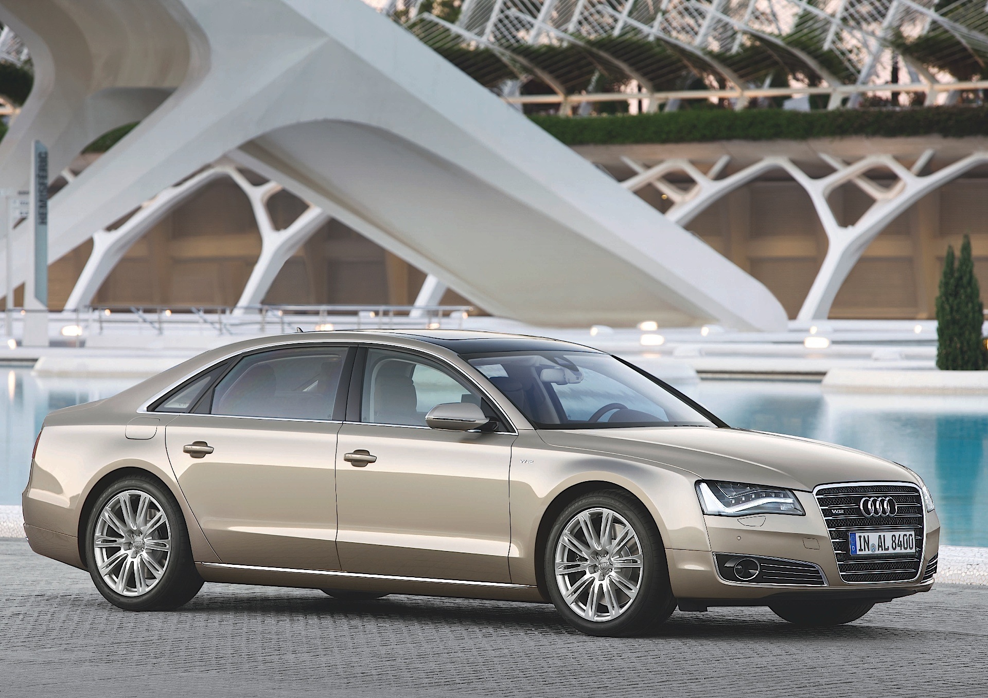 Audi A8 photo 22