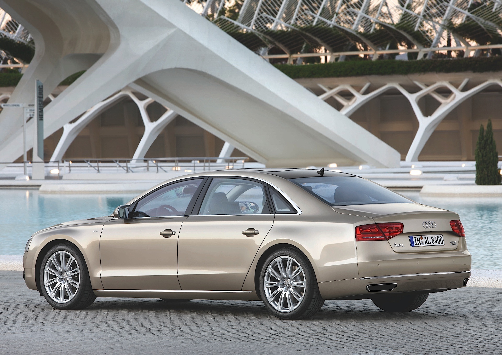 Audi A8 photo 23