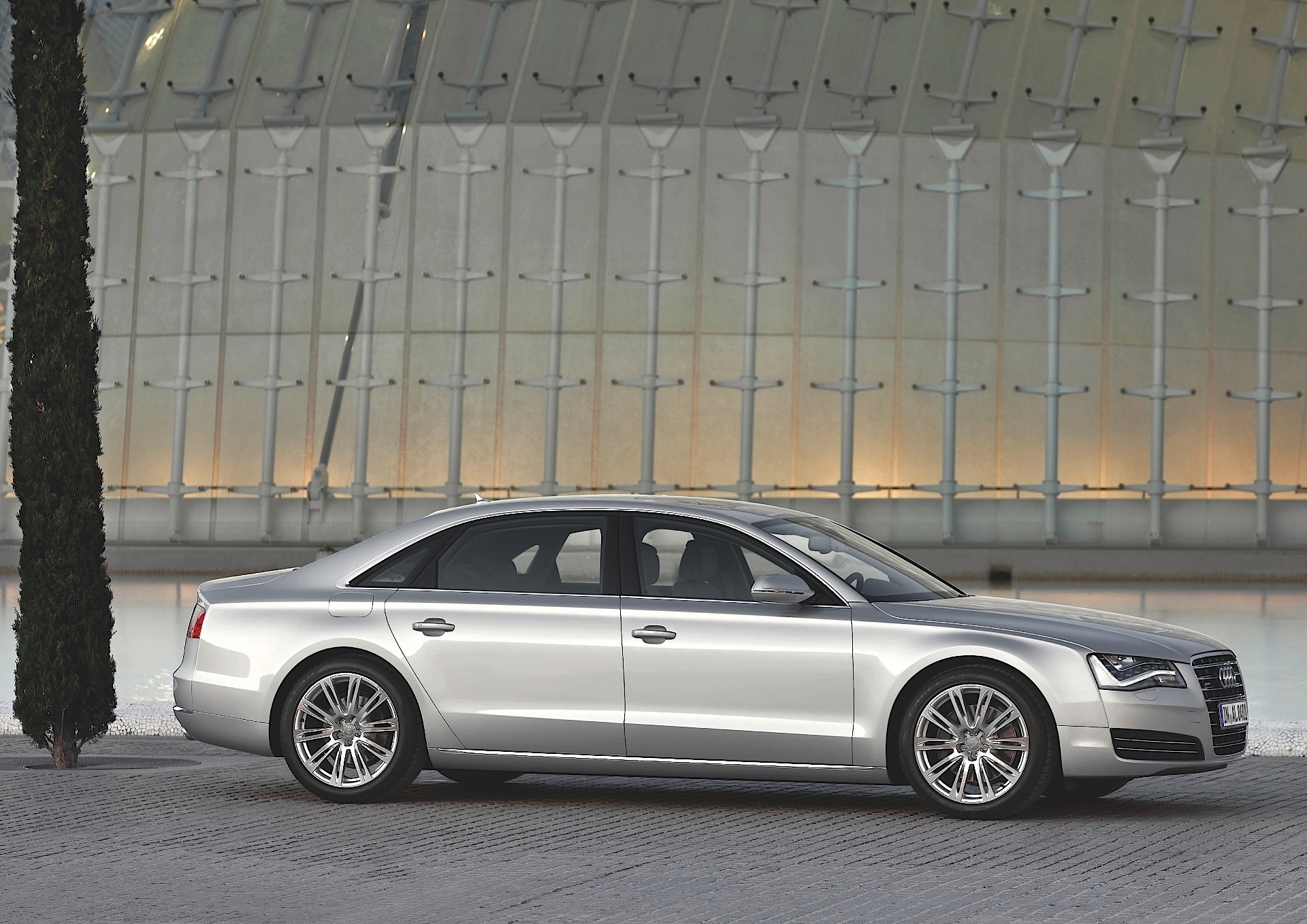Audi A8 photo 3
