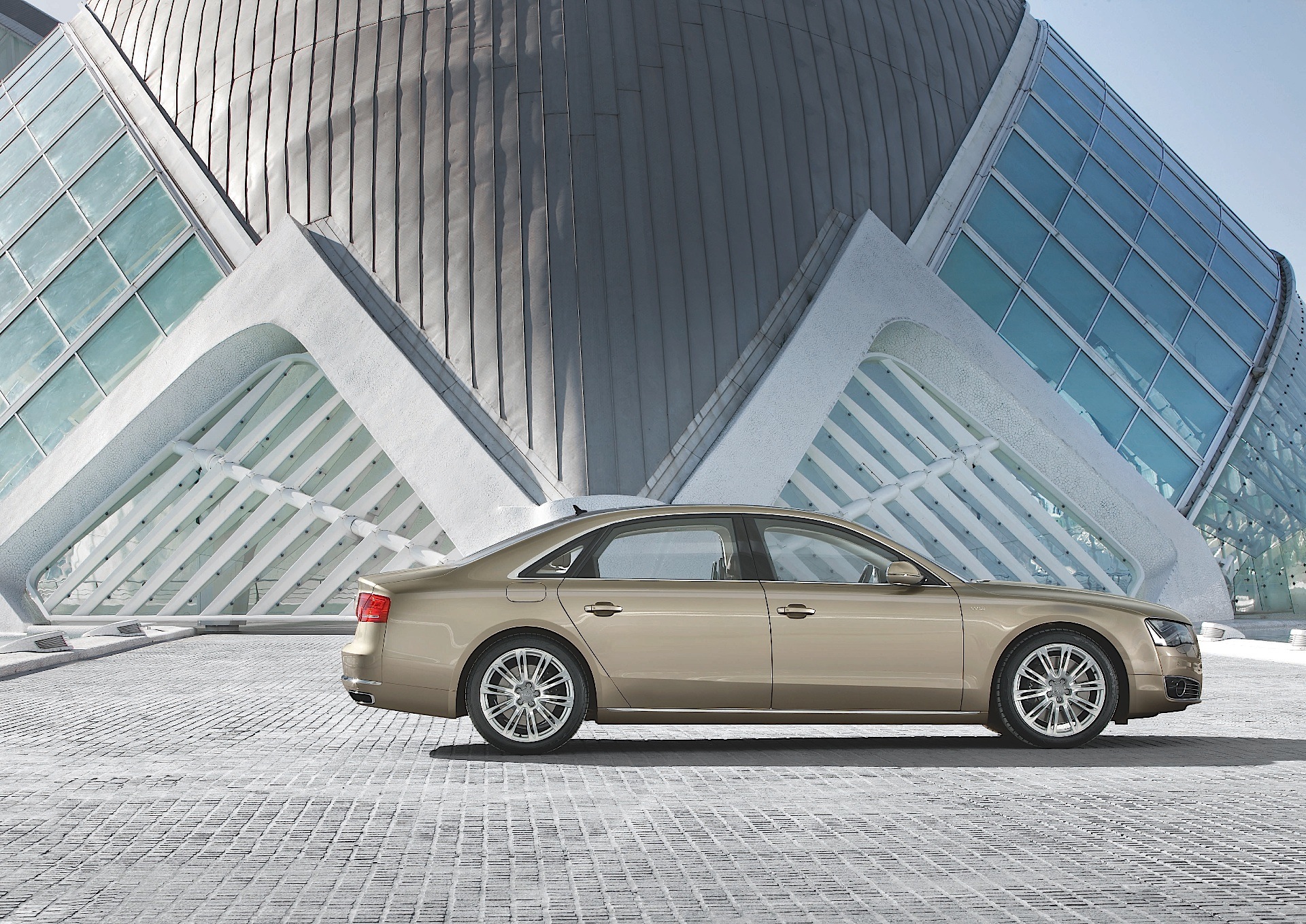 Audi A8 photo 26