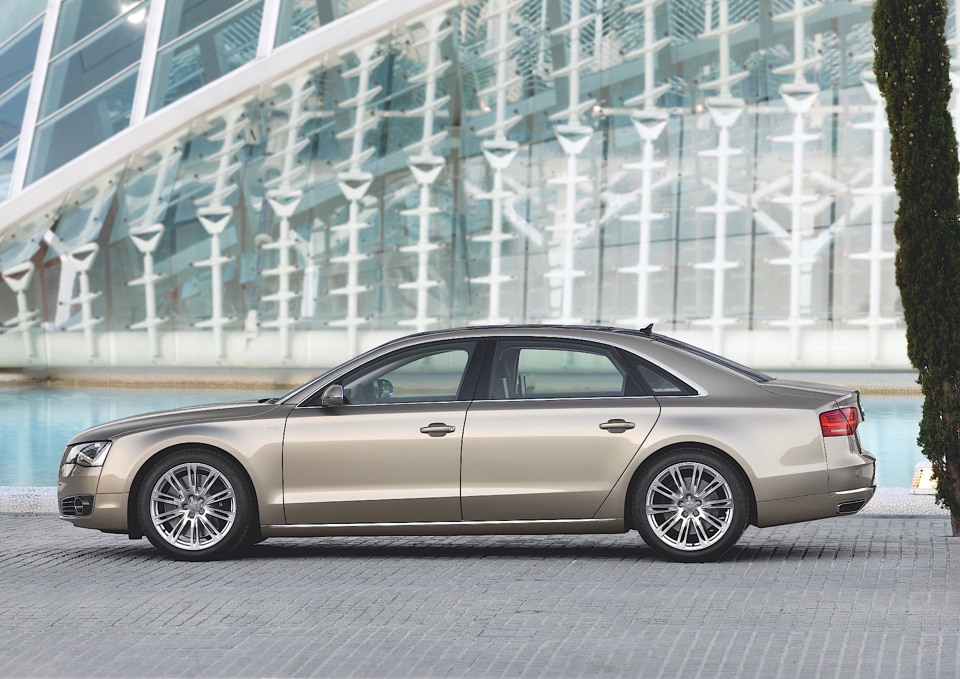 Audi A8 photo 27