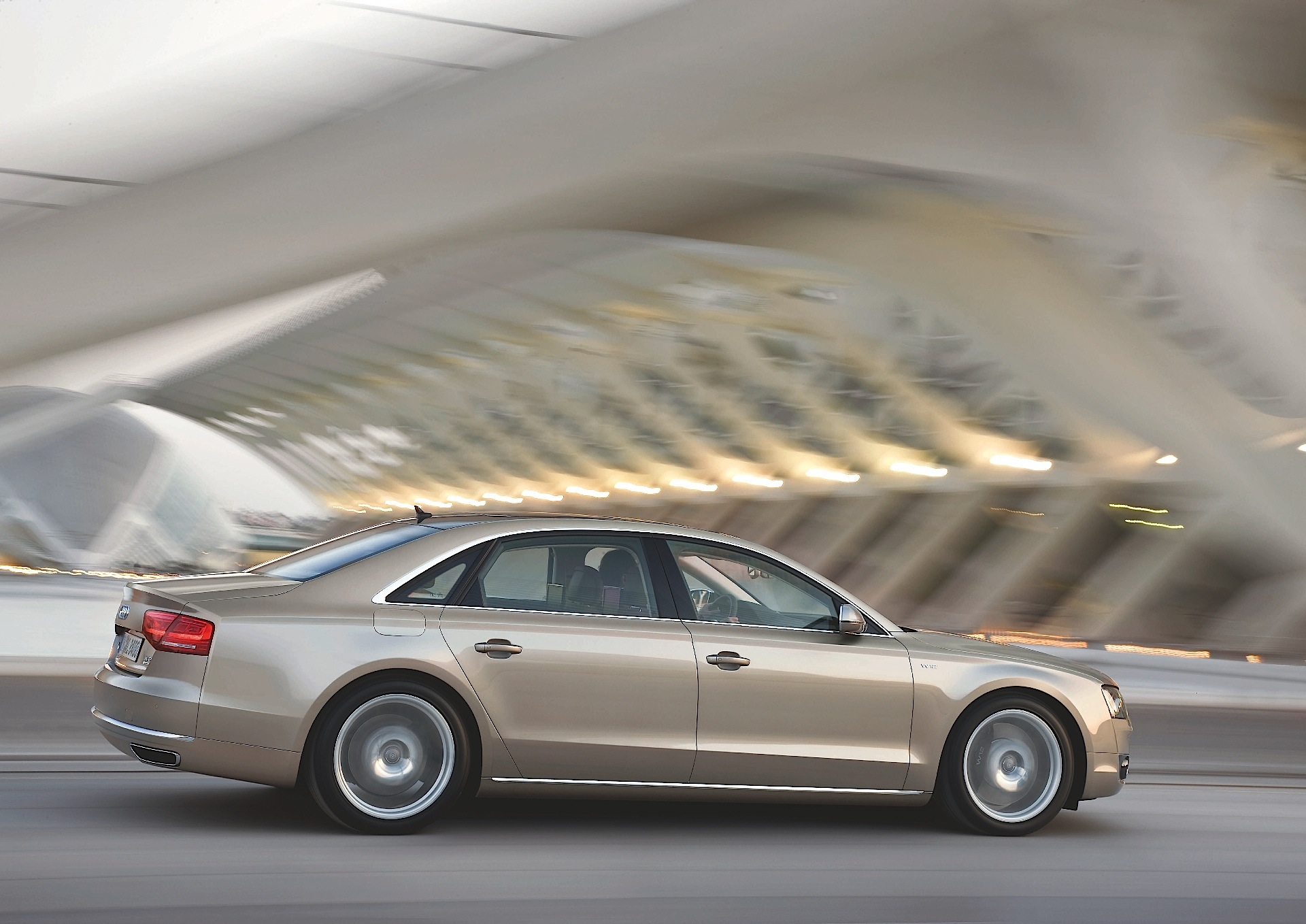 Audi A8 photo 29