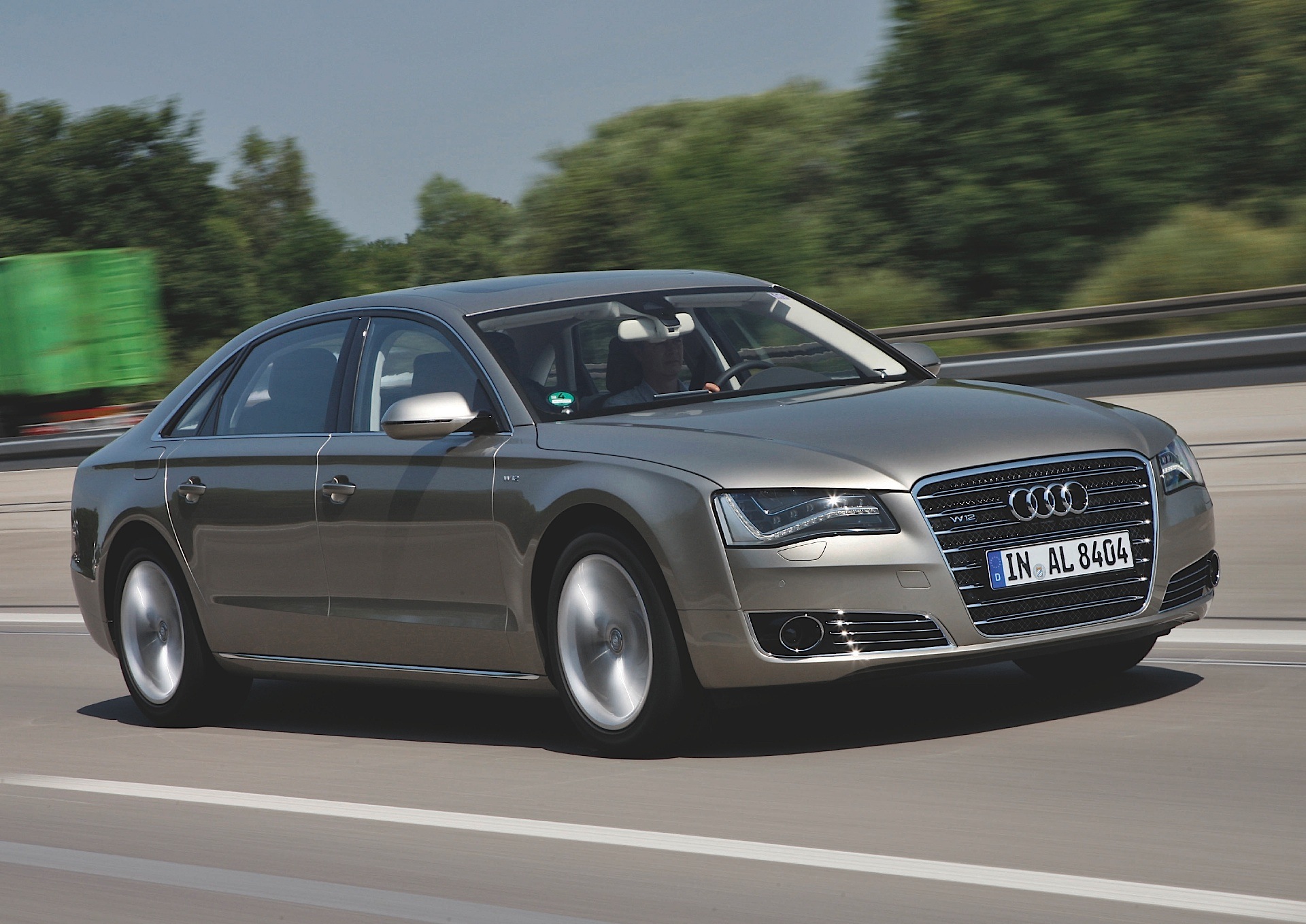Audi A8 photo 30