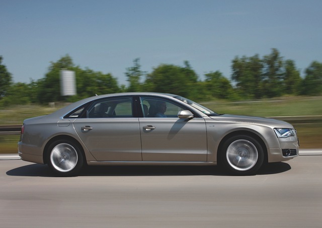 Audi A8 photo 31