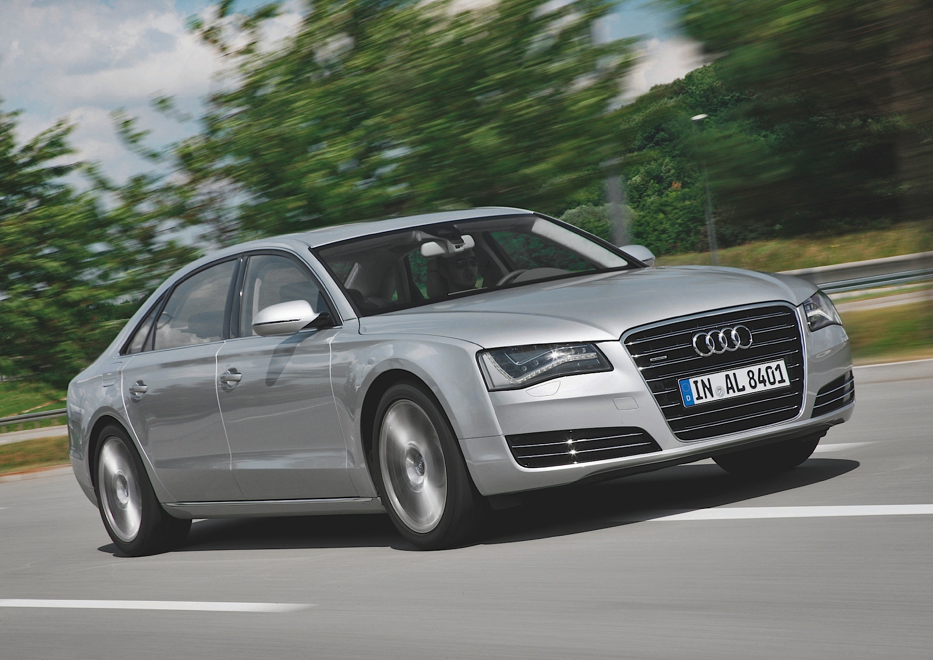 Audi A8 photo 32