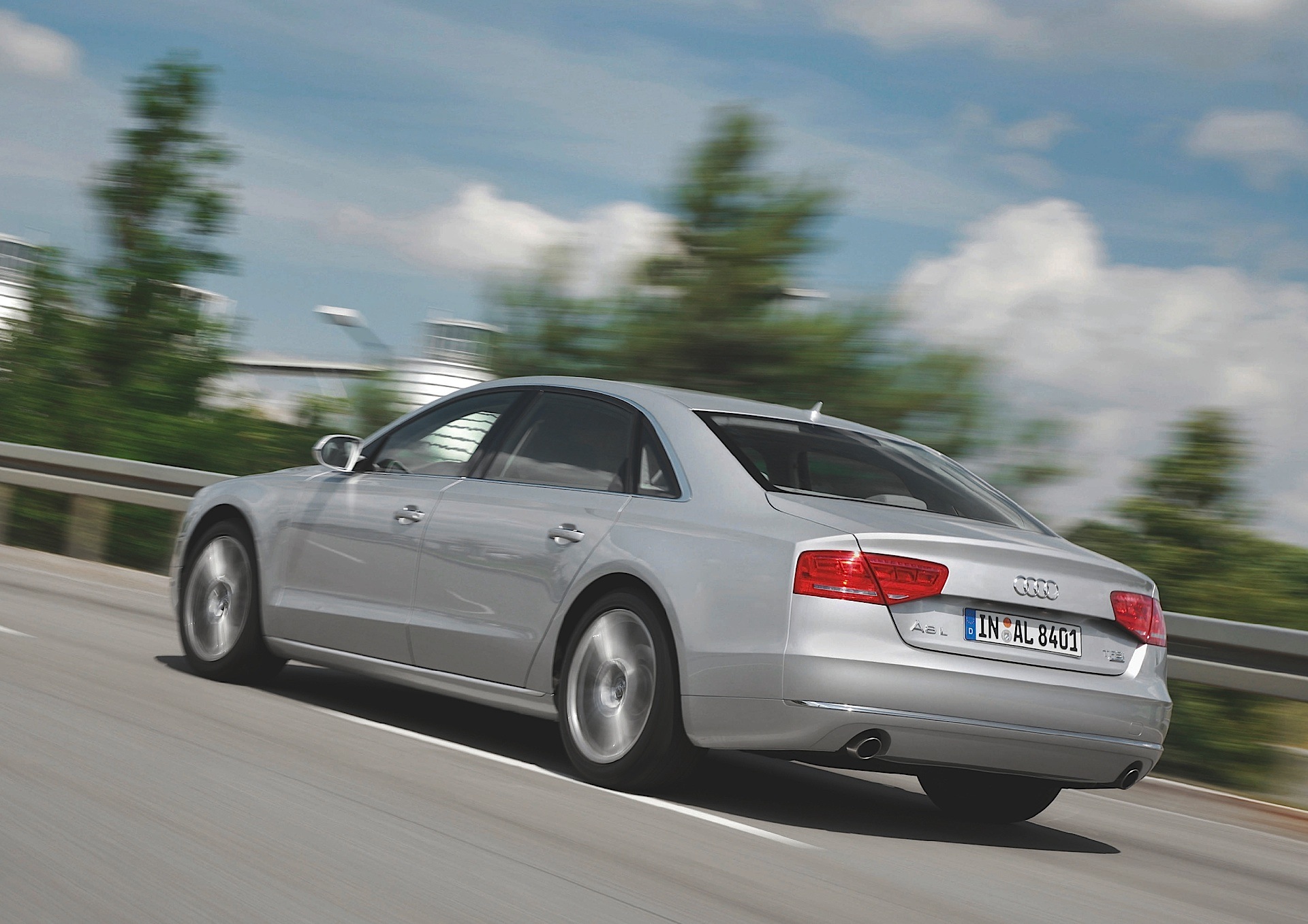 Audi A8 photo 36