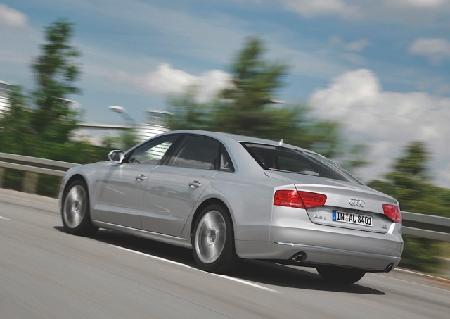 Audi A8 photo 36