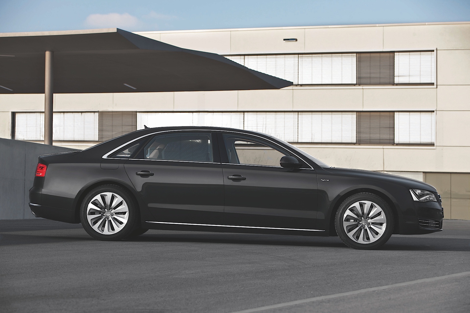 Audi A8 photo 45