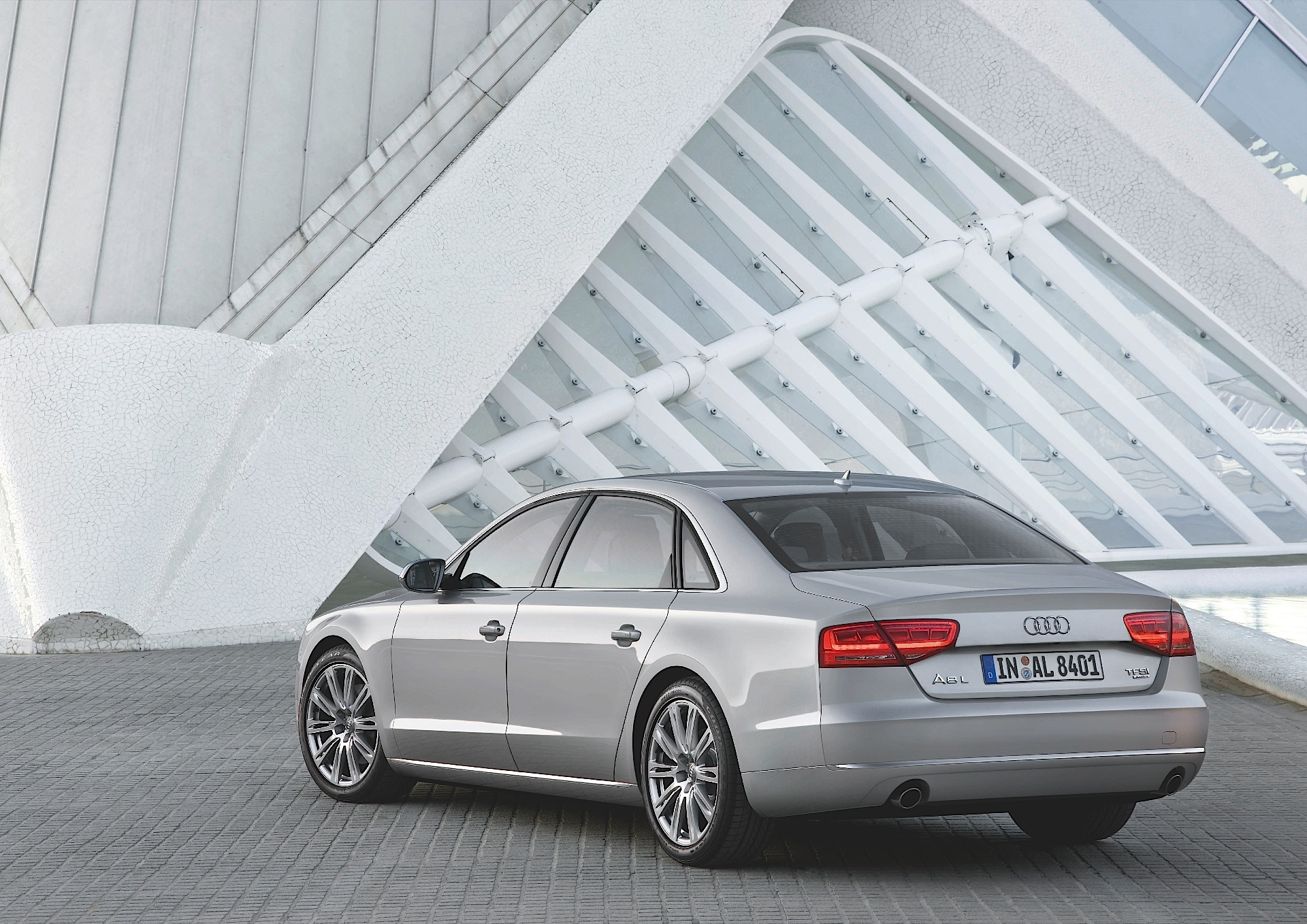 Audi A8 photo 8