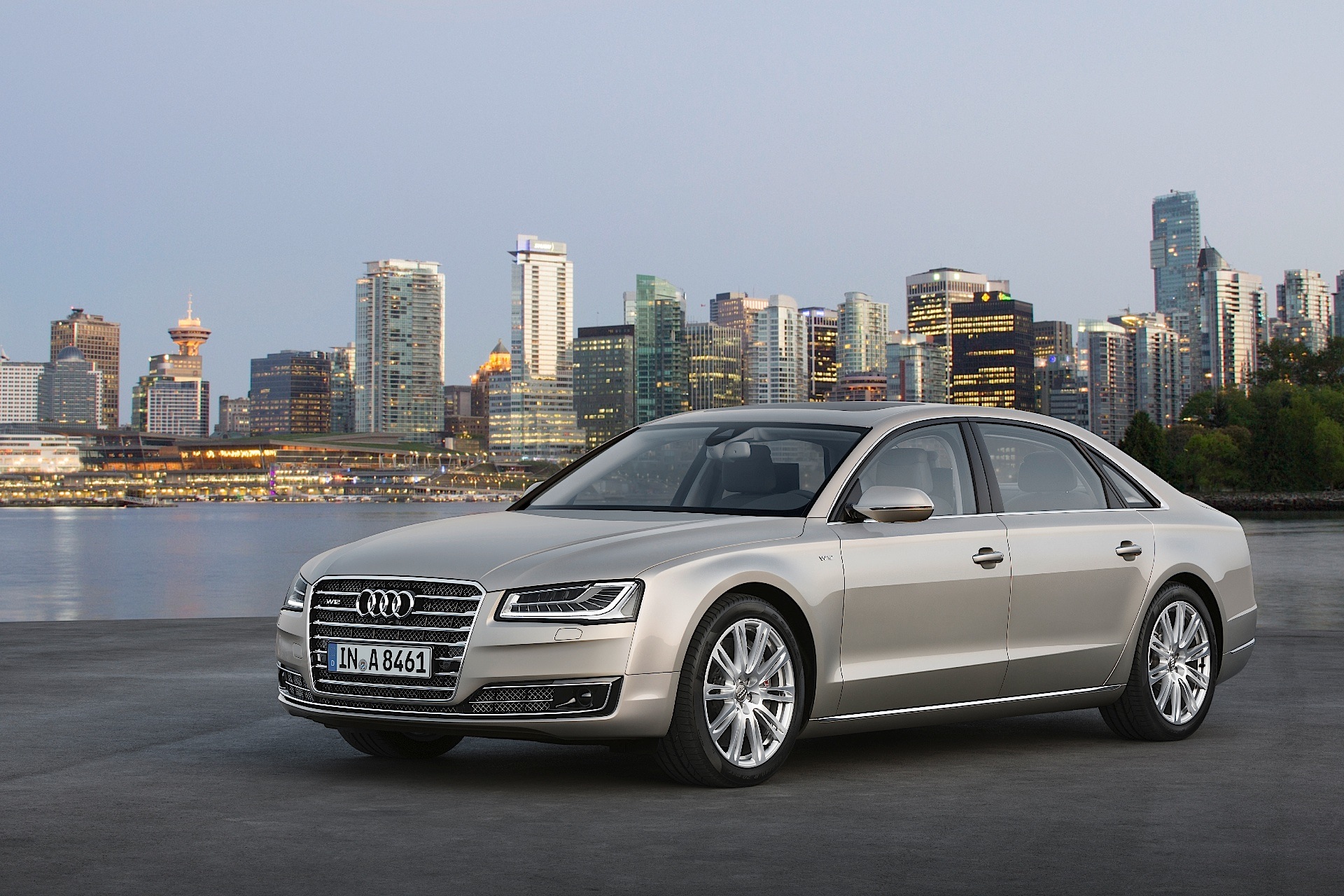 Audi A8 photo 5
