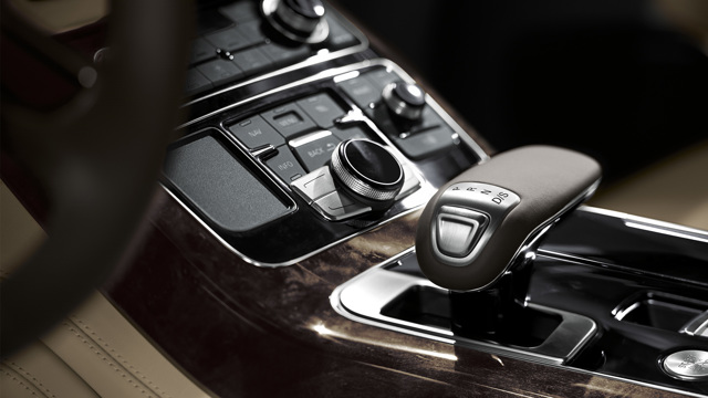 Audi A8 photo 21