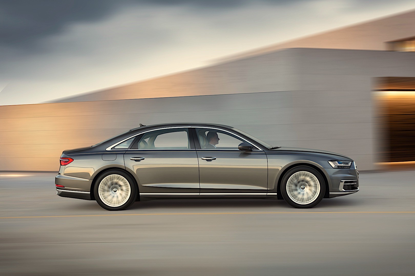 Audi A8 photo 2