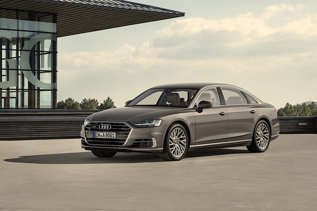 Audi A8 photo 4