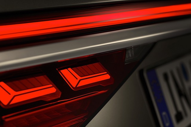 Audi A8 photo 11