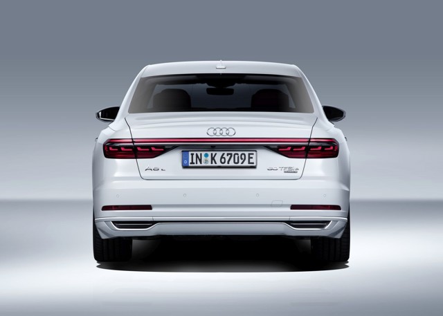 Audi A8 photo 12