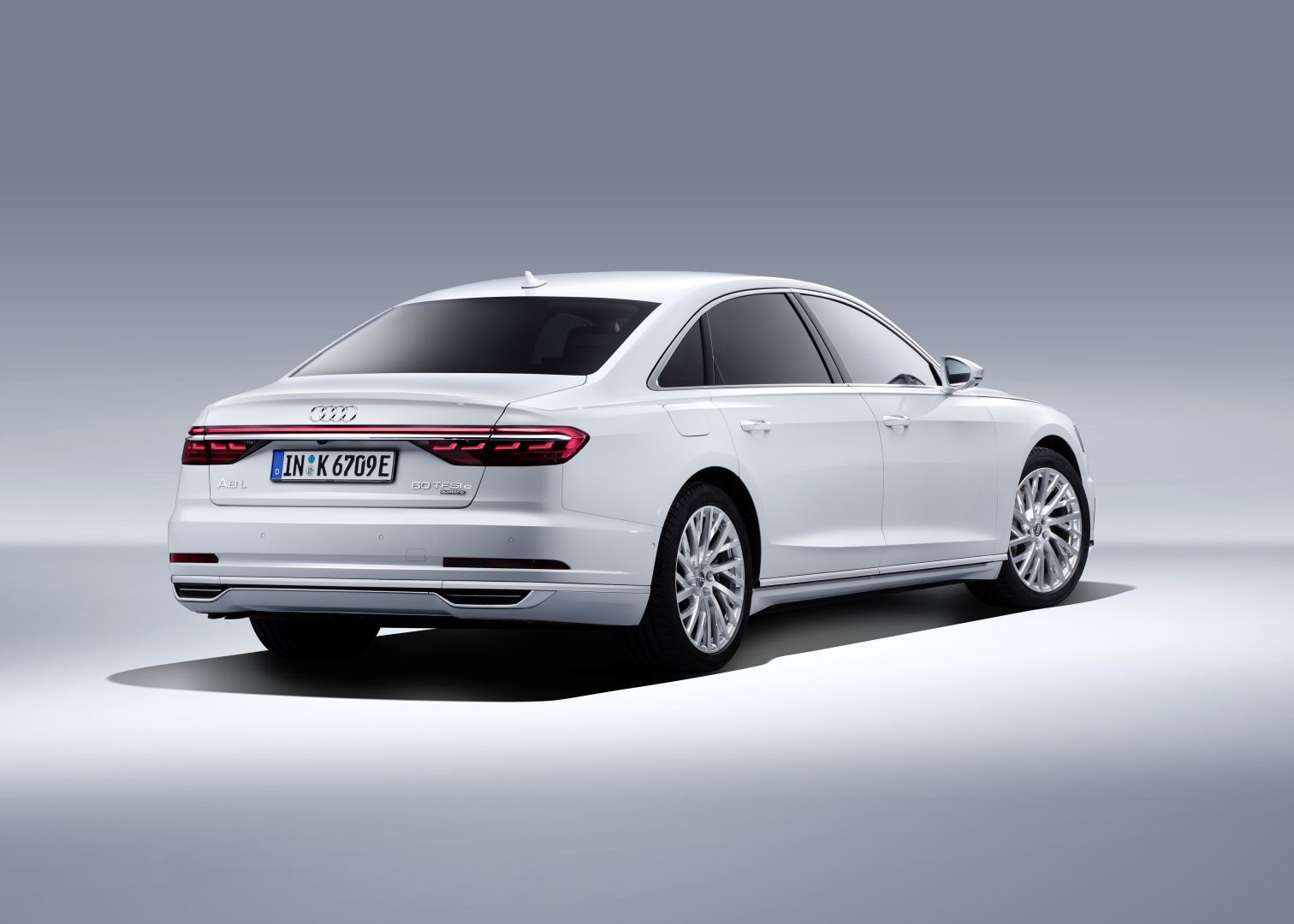 Audi A8 photo 14