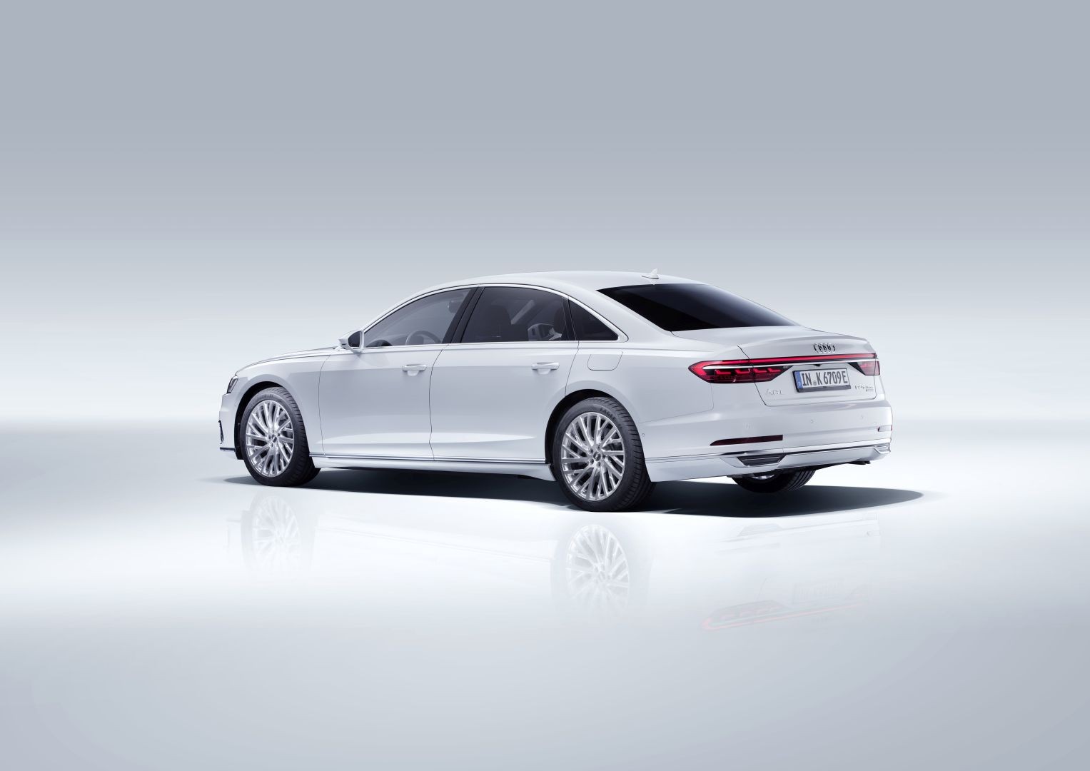 Audi A8 photo 15