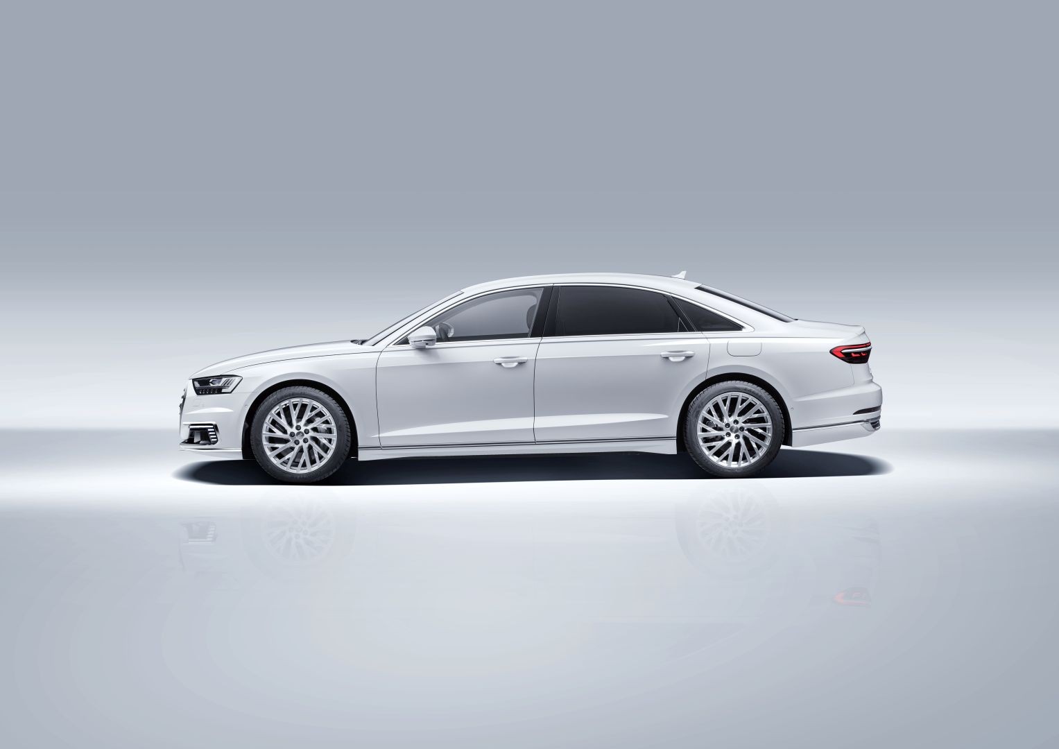 Audi A8 photo 16