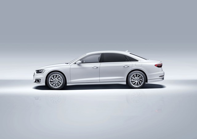 Audi A8 photo 16