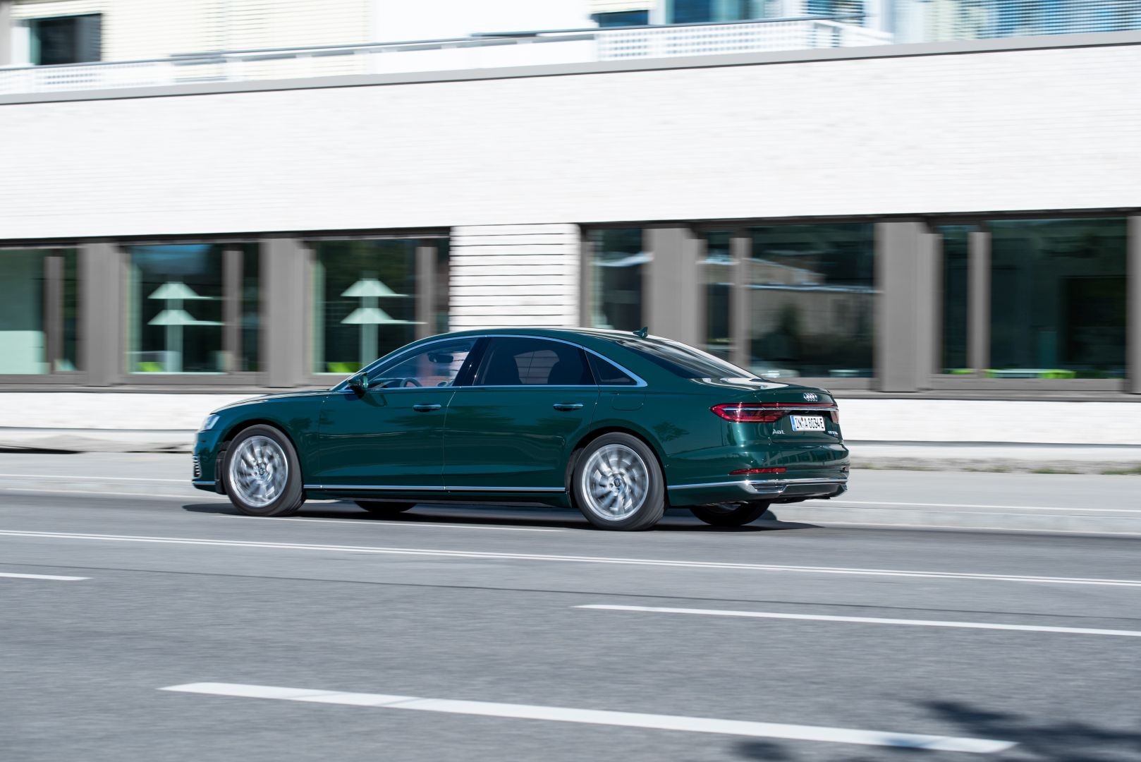 Audi A8 photo 18