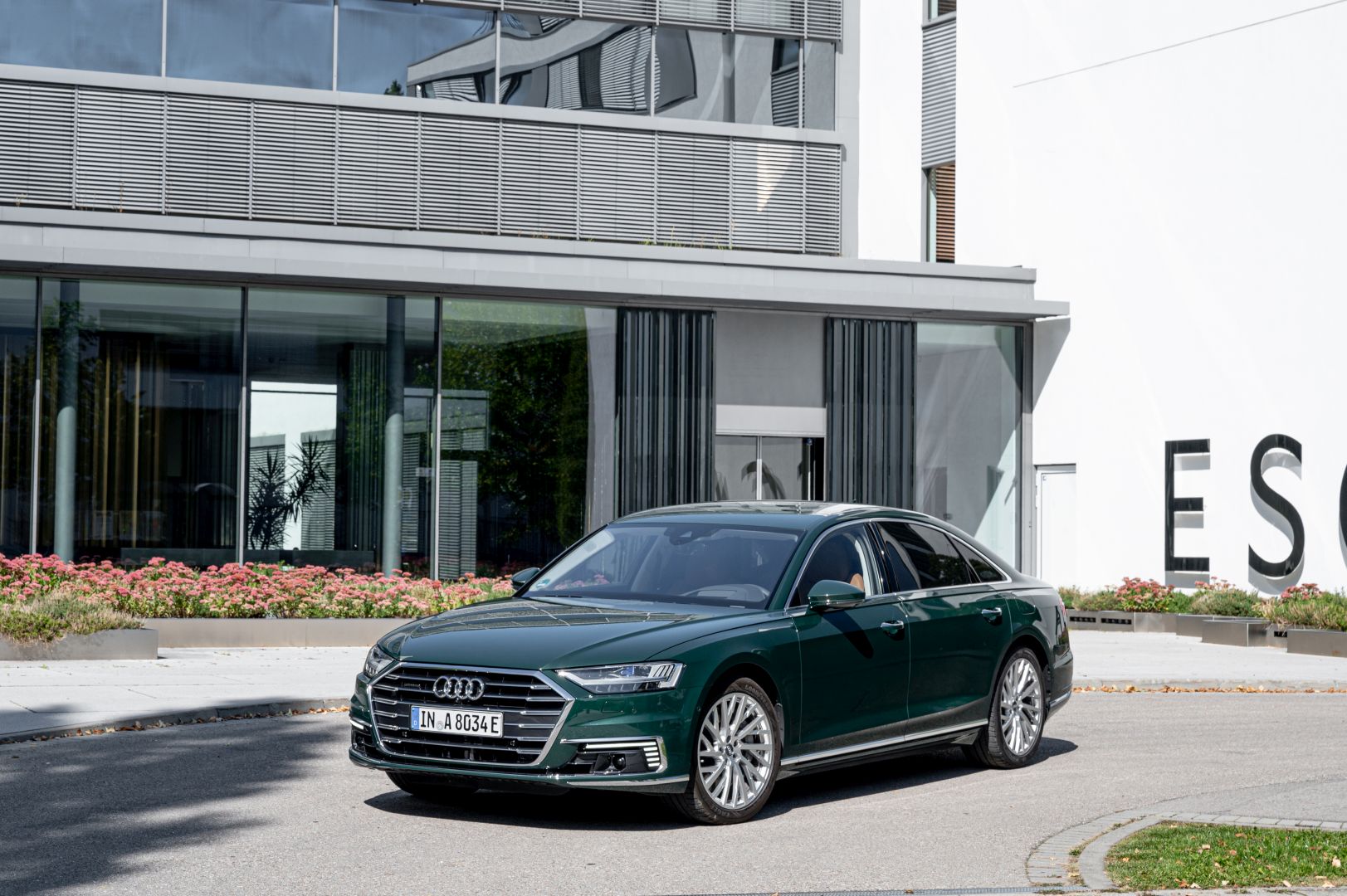 Audi A8 photo 22