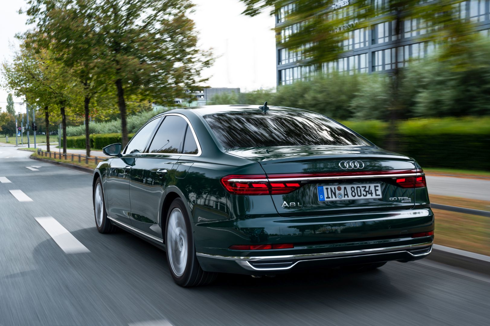 Audi A8 photo 25