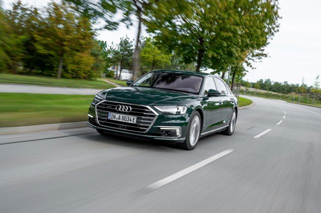 Audi A8 photo 26